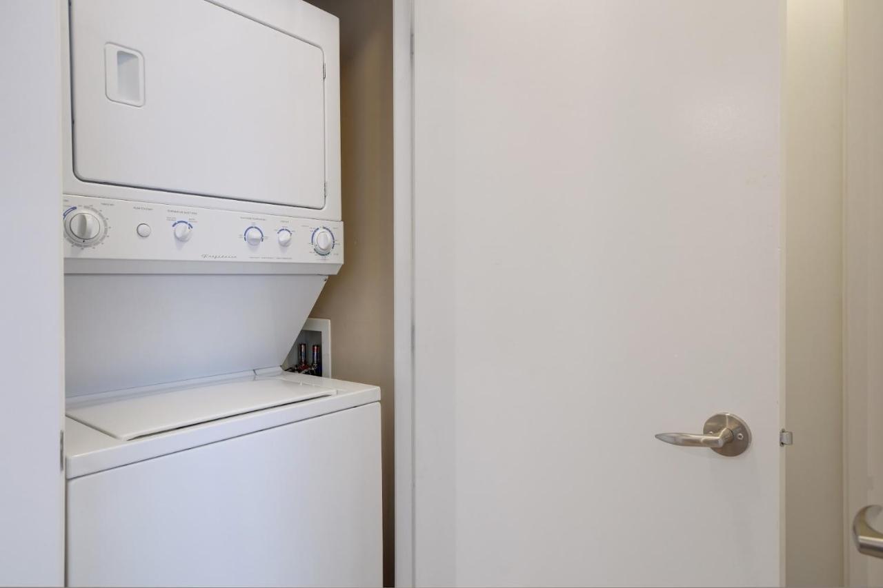 The Astoria Flair Apartment Виктория Екстериор снимка